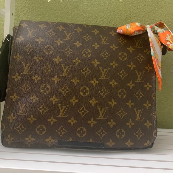 Louis Vuitton Handbags - Louis Vuitton Messenger bag
